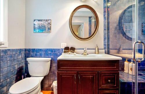 Shadyside House | 3 BR home, steps from Walnut Street with Free parking