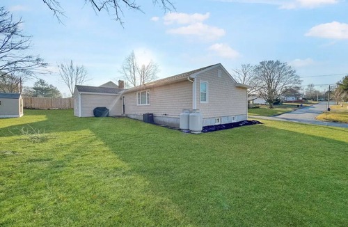 Tiverton House | 3 BR Ranch overlooking the Rivernn
