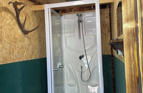 Stall RV Rental | 3 campspace with shower, toilet and electricity. in the winter no shower.
