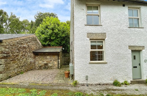 Slyne Cottage | 3 CHAPEL SQUARE, pet friendly, character holiday cottage in Caton