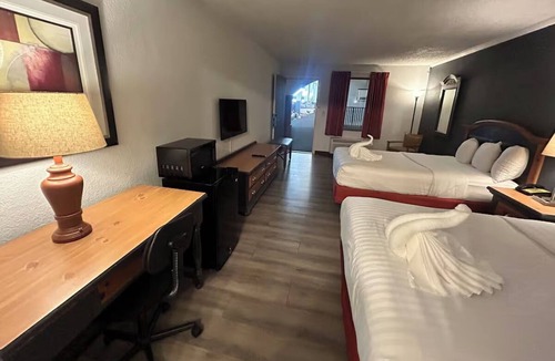 Mattoon Hotel | 3 Charming Getaway Rooms | Free Parking & Breakfast | Arcade & Parks Nearby