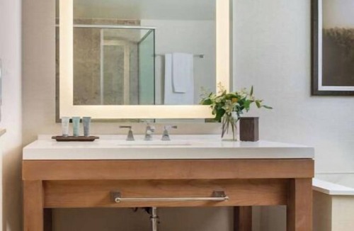 Braselton Hotel | 3 Chic Rooms w/Modern Comforts by Bob Ross-Worthy Lake for Couples Escapes