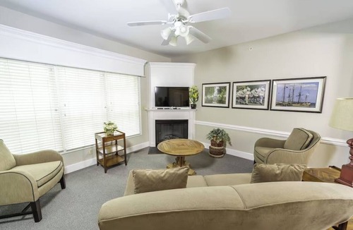 Lackey Resort | 3 Colonial-Style 2BR Townhomes Near Historic Sights & Area Dining