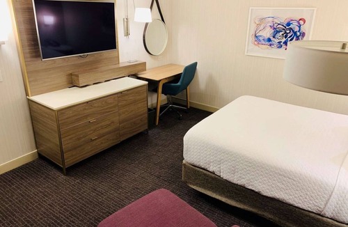 Downtown Columbus Hotel | 3 Comfortable Units, Near Ohio Historical Center! Convenient Stay!