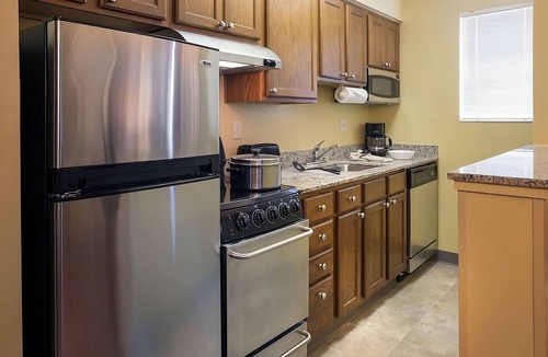 Shea Business Park Hotel | 3 Comfortable Units With Swimming Pool and Kitchen, Pets Are Allowed!
