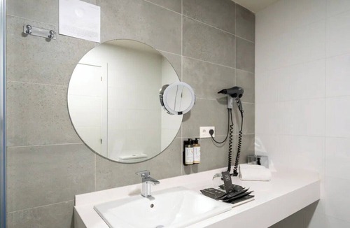 Castanos Hotel | 3 Comfy Units w/Kitchen Ideal for Business or Leisure Trips | Pets Are Allowed