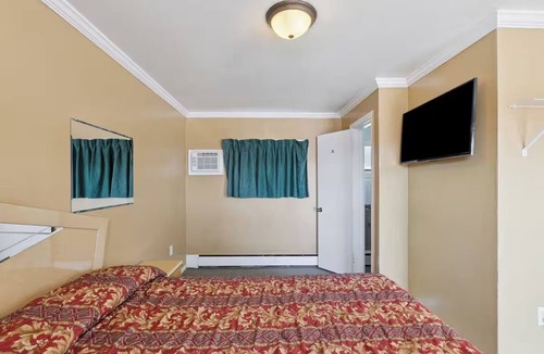 Shields Hotel | 3 Convenient Rooms Perfect for a Road Trip Stop | Free Onsite Parking