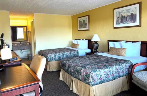 Logan Hotel | 3 Convenient Units| Logan Adventure Base | Hocking Hills | Waterfall & Cave Fun