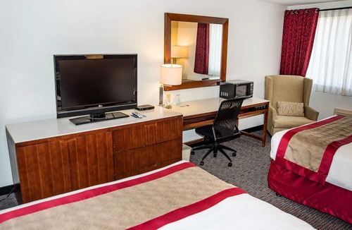 Cedar City Hotel | 3 Convenient Units! Pool, Free Breakfast! Near Southern Utah Museum of Art!