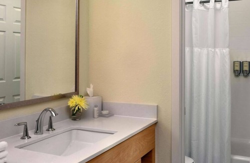 The Galleria House | 3 Convenient Units! w/ Kitchen, FREE Parking, Outdoor Pool, Near NRG Stadium!