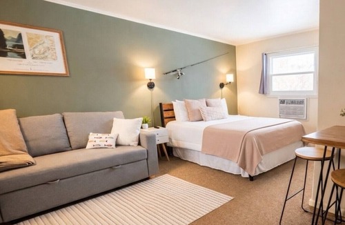 Manchester Center Bed & Breakfast | 3, cozy pet friendly Vermont retreat - two doubles