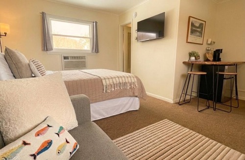 Manchester Center Bed & Breakfast | 3, cozy pet friendly Vermont retreat - two doubles