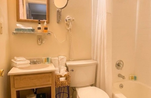 Manchester Center Bed & Breakfast | 3, cozy pet friendly Vermont retreat - two doubles