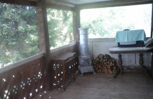 Chiriteni Cottage | 3 Double Rooms - 1 Shared Bathroom