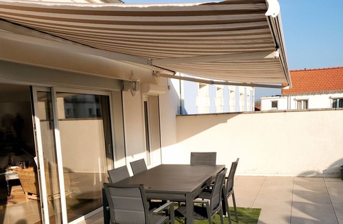 Quartier du Casino Apartment | 3* duplex apartment with terrace at the foot of the covered market