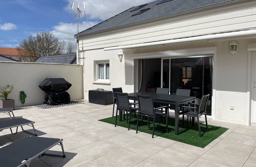 Quartier du Casino Apartment | 3* duplex apartment with terrace at the foot of the covered market
