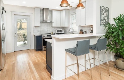Bloomington House | 3 Green Gables