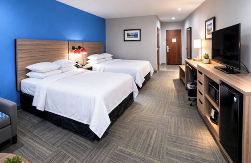 Port Aransas Hotel | 3 Group-Friendly Rooms for Relaxation Near Aransas Pass Aquatic Center - 6.2 mi