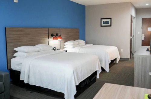 Port Aransas Hotel | 3 Group-Friendly Rooms for Relaxation Near Aransas Pass Aquatic Center - 6.2 mi