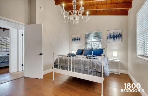 Little Havana House | 3 Home 12 bedroom compound with Pool and BBQ sleeps 24