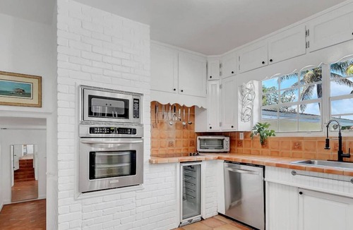Little Havana House | 3-Home Compound 12BR/7BA w/Pool & BBQ, Sleeps 24