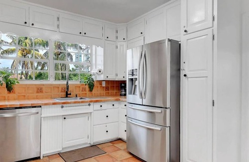 Little Havana House | 3-Home Compound 12BR/7BA w/Pool & BBQ, Sleeps 24