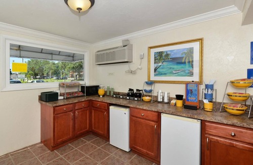 Bradenton Hotel | 3 Inviting Bradenton Rooms Near The Bishop Museum of Science & Nature - 6.2miles