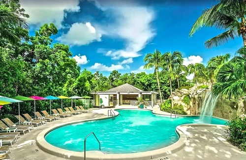 Rock Harbor Resort | 3 Junior Suite in Hammock Wing with Island Views
