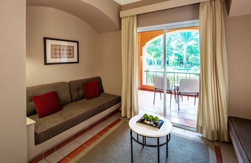 Makadi Bay Resort | 3 Kid-Friendly Rooms with Balcony and Pool Near Makadi Aqua Park