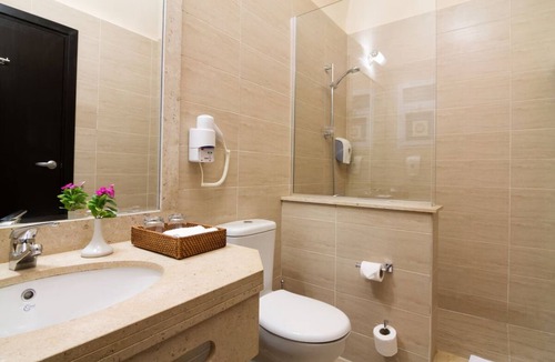 Makadi Bay Resort | 3 Kid-Friendly Rooms with Balcony and Pool Near Makadi Aqua Park