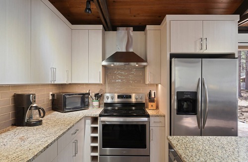 Sunriver House | 3 Killdeer - Remodeled! Close to Village, SHARC Passes, Hot Tub, Bikes, Luxury Linens