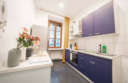 Hundsturm Apartment | 3 king-size beds, 25 min to center, ground floor