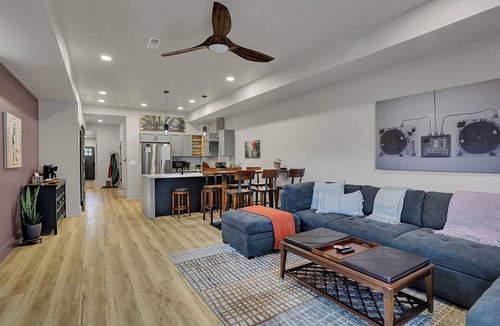 Fountain Square House | 3 King Suites | 100" TV | Walk to Restaurants | EV Charger