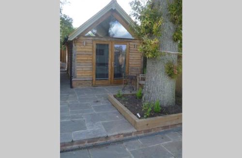 Haslemere House | 3 Kingsize Beds Ensuite - Sleeps 6-8 - Rural Contemporary Oak Framed House