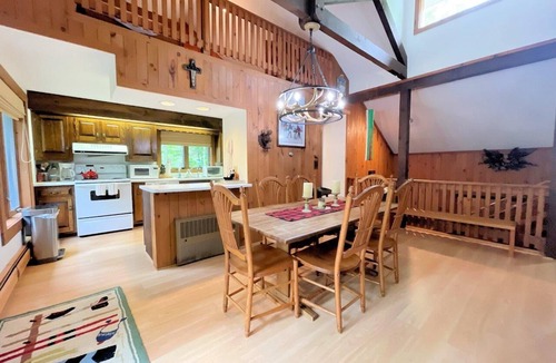 Bromley Mountain Condo | 3-Level End unit Townhouse in Bromley's Clovers