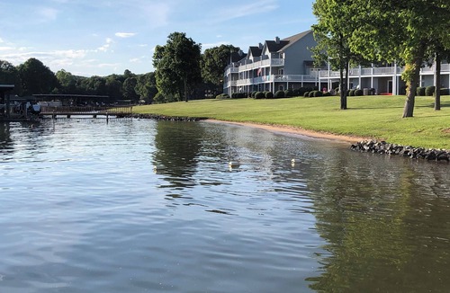 Smith Mountain Lake House | 3 Master Suite, 3 BA spacious townhome on SML with Boat and Slip