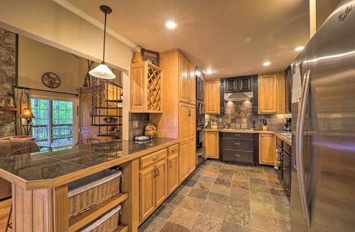 Beech Mountain House | 3 Mi to Beech Mtn Resort: Gem w/Views & Fireplace