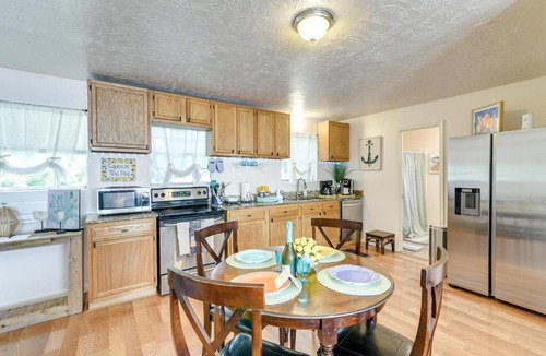Bacliff Apartment | 3 Mi to Boardwalk: Bacliff Apartment w/Hot Tub