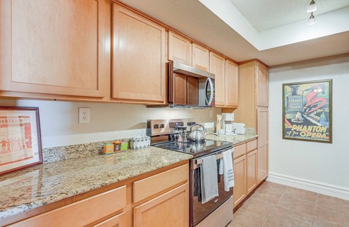 Arcadia Lite Condo | 3 Mi to Camelback Mtn! Snowbird Escape w/Pool