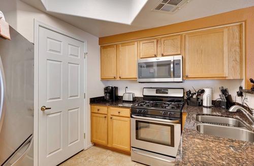 Maryvale Village Condo | 3 Mi to Camelback Ranch: Condo w/Pool Access