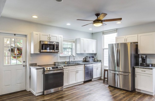 Covington House | 3 Mi to Cincinnati: Covington Home w/Patio!