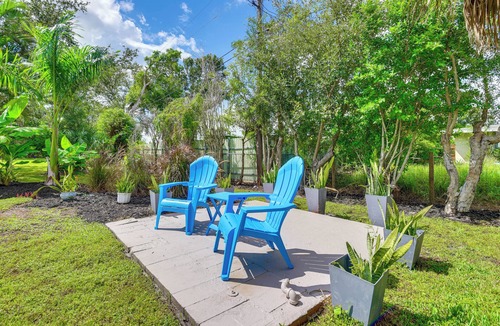 Bradenton Cottage | 3 Mi to Downtown Bradenton: Family Home w/Yard!