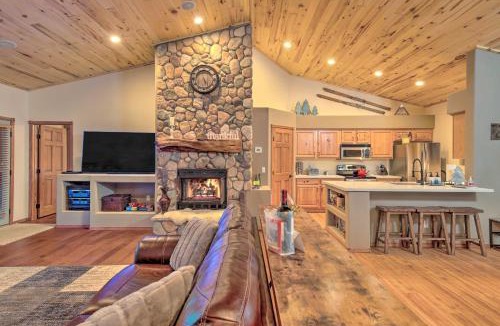 Torreon House | 3 Mi to Golf Course: Show Low Escape w/Fire Pit