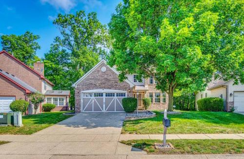 Wayne House | 3 Mi to Indianapolis Speedway! Modern Home w/Yard