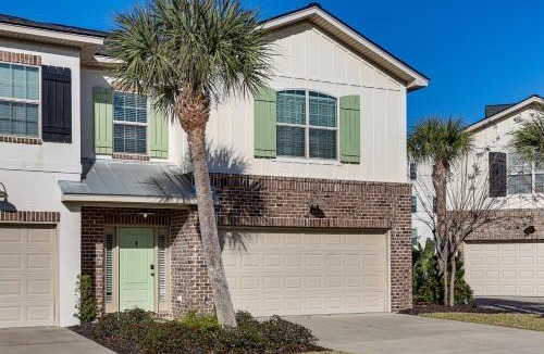 Epworth Acres House | 3 Mi to Pier Village: Dog-Friendly St Simons Home!