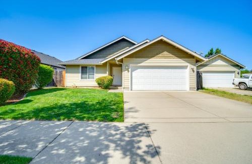 Grants Pass House | 3 Mi to Riverside Park: Grants Pass Getaway!