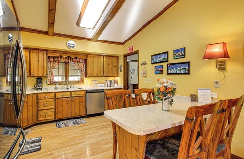 Lookout Valley Neighborhood Association House | 3 Mi to Ruby Falls: 'The Downer House' w/Yard