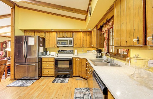 Lookout Valley Neighborhood Association House | 3 Mi to Ruby Falls: 'The Downer House' w/Yard