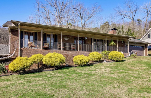 Lookout Valley Neighborhood Association House | 3 Mi to Ruby Falls: 'The Downer House' w/Yard