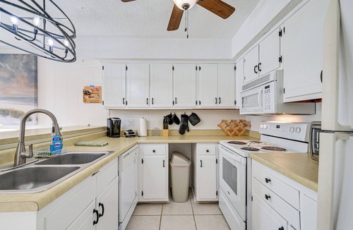 Myrtle Beach Apartment | 3 Mi to Surfside Beach & Pier: Townhome w/Balcony